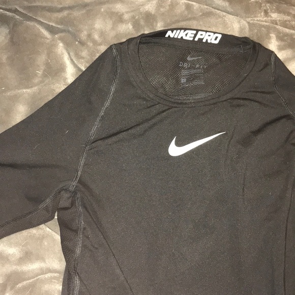 black nike compression shirt